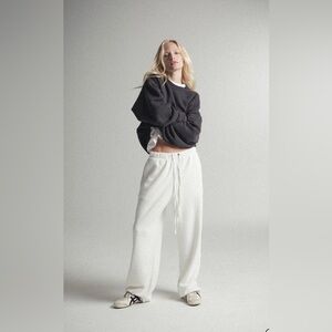 NWOT Elwood Core Straight Leg Sweatpant in Vintage White - Size Medium
